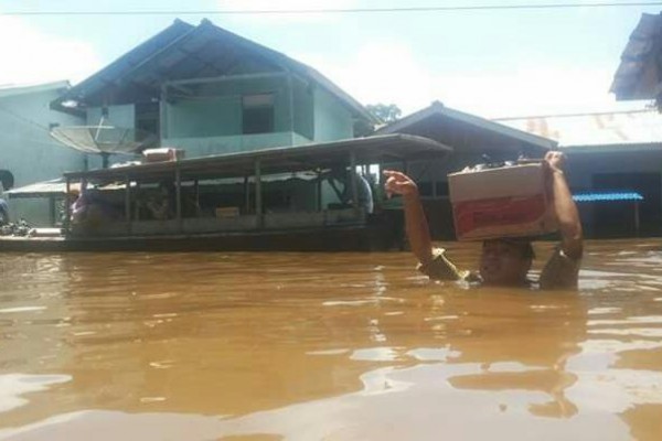 Bupati Sintang Kerahkan Tim Siaga Ke Lokasi  Musibah Banjir  Kecamatan Serawai-Ambalau