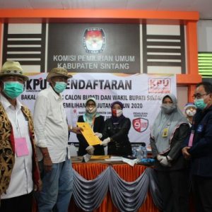 Pasangan JADI Saat Mendaftar Ke KPU Sintang Yang Dihadiri Terri Ibrahim