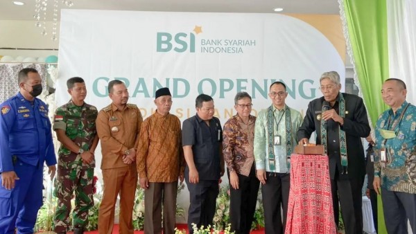 BSI KCP Sintang Lintas Melawi Grand Opening,Ini kata H.senen Maryono