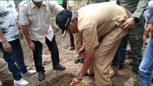 Bupati Sintang Letakan Batu Pertama Pembangunan Jembatan Sungai Sepauk