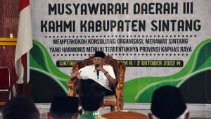 Jarot Winarno membuka kegiatan Musyawarah Daerah (Musda) III Korps Alumni HMI (KAHMI) Kabupaten Sintang di Pendopo Bupati Sintang