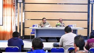 Wabup Sintang Pimpin Rapat di Aula Bappeda